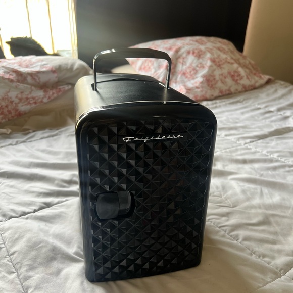 New mini refrigerator by Frigidaire - Picture 3 of 12